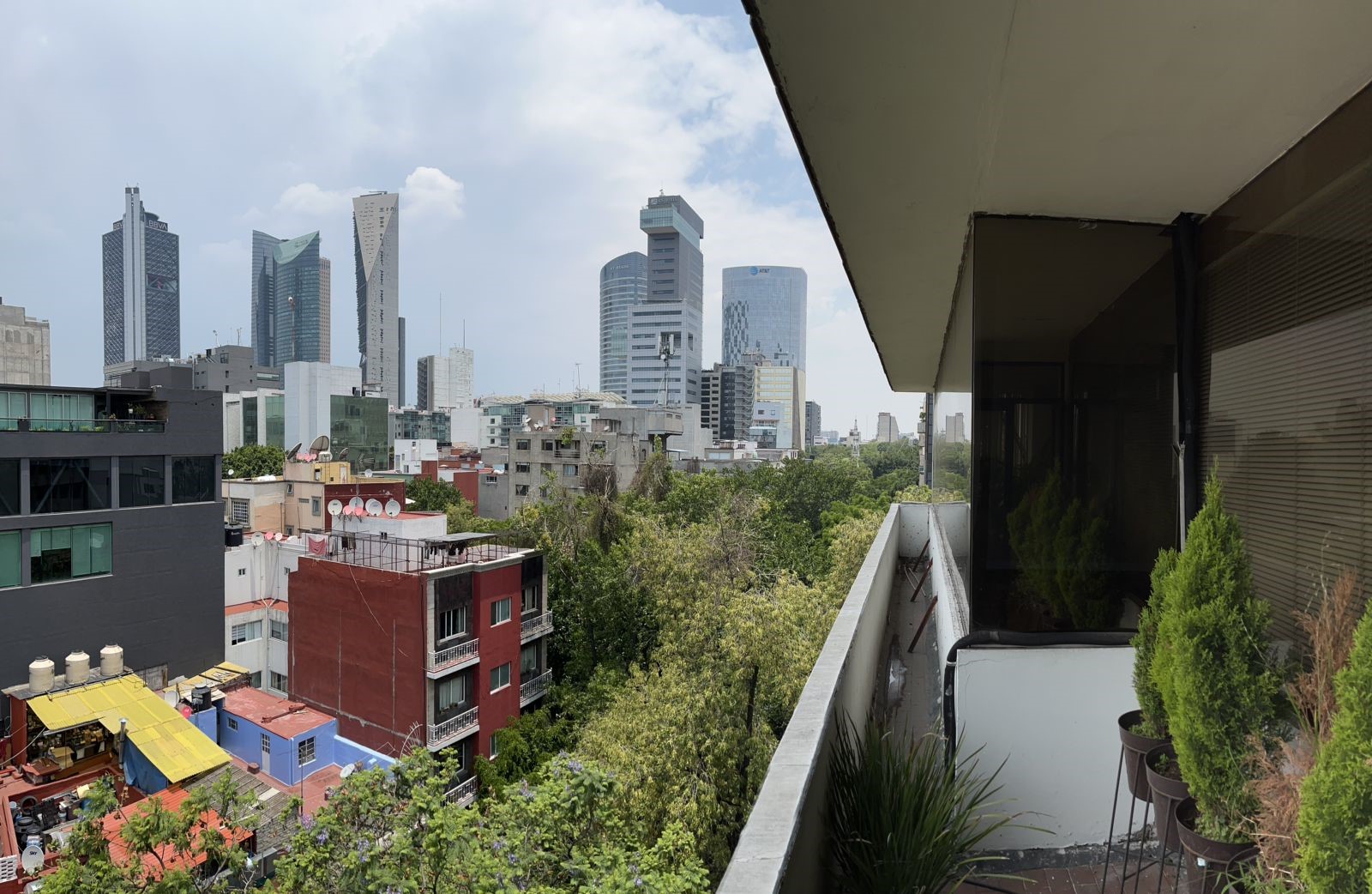 Edificio En Venta Desplantado Distribuido En Planta Baja Con Uso De Suelo Comercial Y 6 Niveles Más De Oficinas